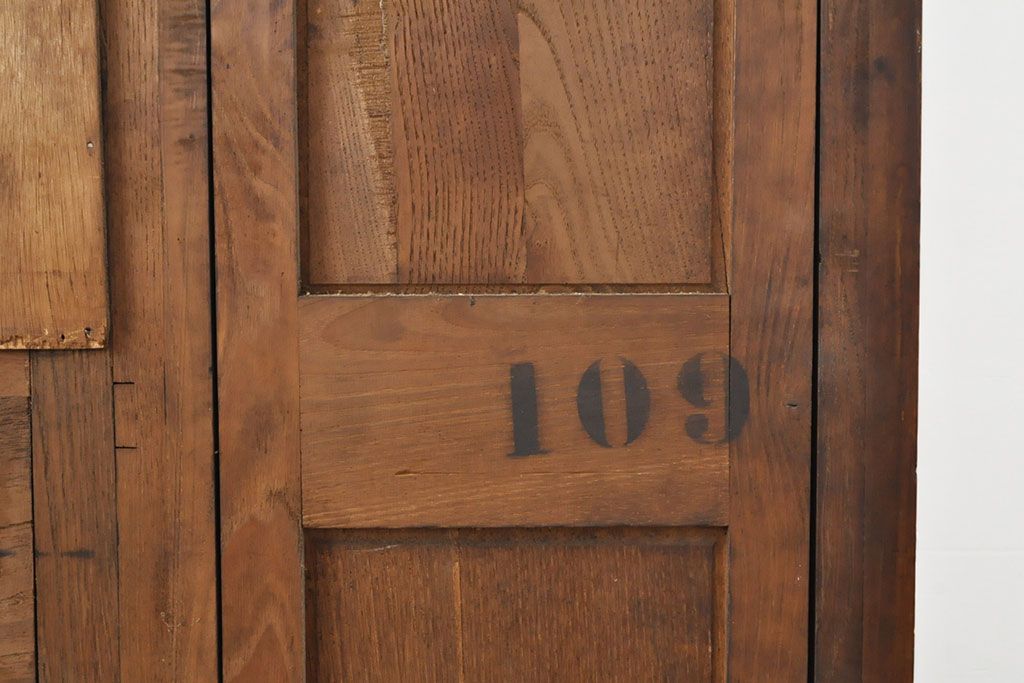 フランスアンティーク　マホガニー材　凛とした佇まいがお部屋の気品を高める上質なキャビネット(収納棚、戸棚、キャビネット)(R-053022)