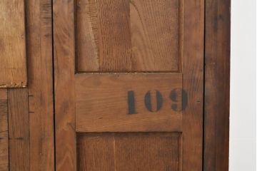 フランスアンティーク　マホガニー材　凛とした佇まいがお部屋の気品を高める上質なキャビネット(収納棚、戸棚、キャビネット)(R-053022)