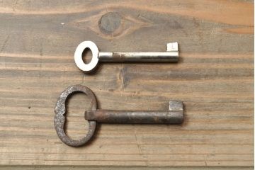 フランスアンティーク　マホガニー材　凛とした佇まいがお部屋の気品を高める上質なキャビネット(収納棚、戸棚、キャビネット)(R-053022)