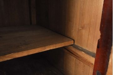 和製アンティーク　和モダンなお部屋にぴったりのツートンカラーが目を引く重ね水屋箪笥(収納棚、戸棚、食器棚、キャビネット)(R-053023)