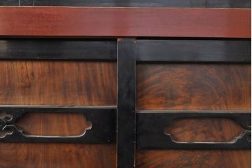 和製アンティーク　和モダンなお部屋にぴったりのツートンカラーが目を引く重ね水屋箪笥・上段(収納棚、戸棚、食器棚、サイドボード)(R-053024)