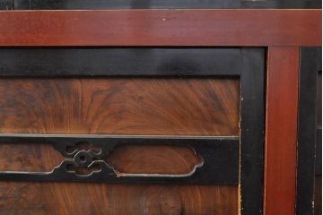 和製アンティーク　和モダンなお部屋にぴったりのツートンカラーが目を引く重ね水屋箪笥・上段(収納棚、戸棚、食器棚、サイドボード)(R-053024)