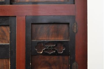 和製アンティーク　和モダンなお部屋にぴったりのツートンカラーが目を引く重ね水屋箪笥・上段(収納棚、戸棚、食器棚、サイドボード)(R-053024)