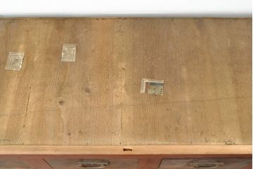和製アンティーク　和モダンなお部屋にぴったりのツートンカラーが目を引く重ね水屋箪笥・下段(収納棚、戸棚、食器棚、サイドボード)(R-053025)