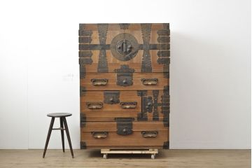 和製アンティーク　観音開き　迫力のある立派な十字金具が魅力的な上手物の総桐箪笥(桐たんす、和たんす、時代箪笥、引き出し)(R-053026)