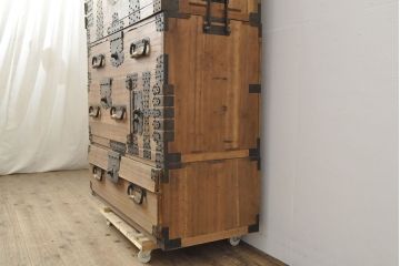 和製アンティーク　観音開き　迫力のある立派な十字金具が魅力的な上手物の総桐箪笥(桐たんす、和たんす、時代箪笥、引き出し)(R-053026)