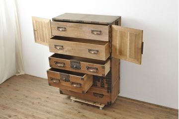 和製アンティーク　観音開き　迫力のある立派な十字金具が魅力的な上手物の総桐箪笥(桐たんす、和たんす、時代箪笥、引き出し)(R-053026)