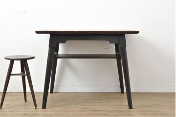 ビンテージ家具　松本民芸家具　和・洋どちらの空間にも取り入れやすい棚付きダイニングテーブル(食卓、2人掛け、ヴィンテージ)(R-053030)