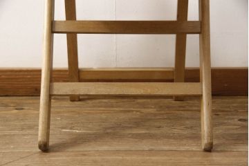 昭和レトロ　明るい木色があたたかみを感じさせる折り畳みチェア(椅子、イス、板座チェア)(R-053036)