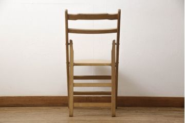 昭和レトロ　明るい木色があたたかみを感じさせる折り畳みチェア(椅子、イス、板座チェア)(R-053036)