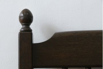 アメリカビンテージ　オーク材　背板と脚の凝ったデザインが魅力的なヴィンテージチェア(椅子、板座チェア、ダイニングチェア)(R-053038)