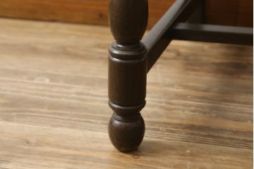 アメリカビンテージ　オーク材　背板と脚の凝ったデザインが魅力的なヴィンテージチェア(椅子、板座チェア、ダイニングチェア)(R-053038)