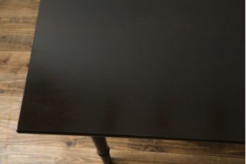 ビンテージ家具　松本民芸家具　ダイニングの雰囲気をぐっと素敵にしてくれる棚付きダイニングテーブル(食卓、2人掛け、4人掛け、ヴィンテージ)(R-053044)