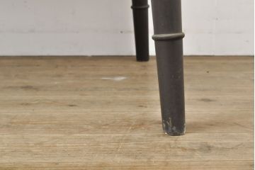 ビンテージ家具　松本民芸家具　上品な佇まいが大人空間を演出する棚付きダイニングテーブル(食卓、2人掛け、4人掛け、ヴィンテージ)(R-053045)