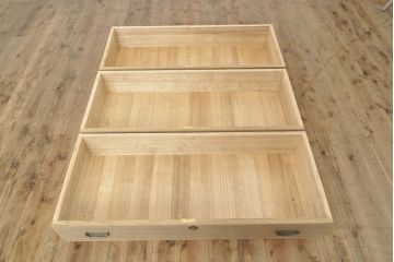 中古　最高級　国産　かくし付き　透かしの引手が魅力的な職人手造りの総桐箪笥(四方丸、大丸)(桐たんす、和箪笥、和たんす、衣装箪笥)(R-053047)