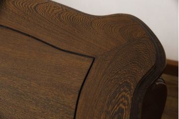 中古　美品　タガヤサン　細やかな彫刻が美しい、ガラス天板付きダイニングテーブル(食卓)(R-053051)