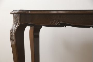 中古　美品　タガヤサン　細やかな彫刻が美しい、ガラス天板付きダイニングテーブル(食卓)(R-053051)