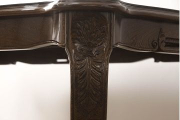 中古　美品　タガヤサン　細やかな彫刻が美しい、ガラス天板付きダイニングテーブル(食卓)(R-053051)