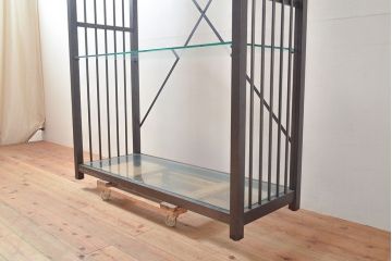 中古　ガラス棚とアイアンの組み合わせがクールでかっこいいアイアンラック(飾り棚、シェルフ、オープンラック、収納棚)(R-053052)