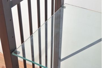 中古　ガラス棚とアイアンの組み合わせがクールでかっこいいアイアンラック(飾り棚、シェルフ、オープンラック、収納棚)(R-053052)