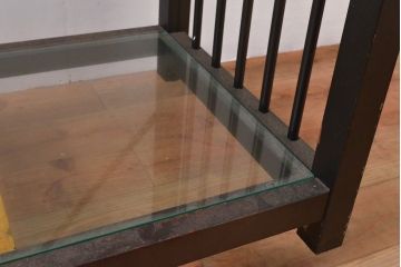 中古　ガラス棚とアイアンの組み合わせがクールでかっこいいアイアンラック(飾り棚、シェルフ、オープンラック、収納棚)(R-053053)
