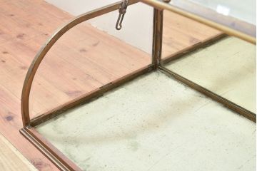 フランスアンティーク　真鍮枠がおしゃれなRガラス卓上ショーケース(ガラスケース、店舗什器、曲げガラス、陳列棚)(R-053054)