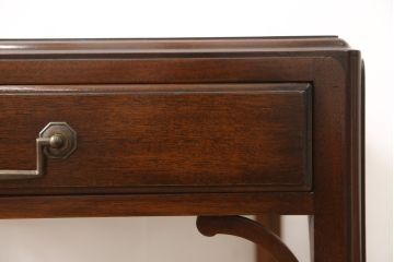 中古　イギリス　RACKSTRAW(ラックストロー)　シンプルな中にも高級感漂うサイドテーブル(定価約13万円)(ローテーブル、飾り台、ナイトテーブル)(R-053065)