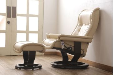 中古　超美品　EKORNES(エコーネス)　本革　ロイヤルシリーズ　オットマン付き　ストレスレスチェア(定価約46万円)(リクライニングチェア、アームチェア、椅子)(R-053070)