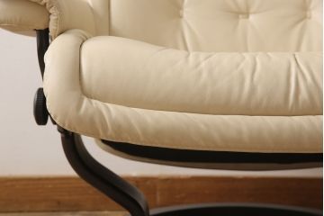 中古　超美品　EKORNES(エコーネス)　本革　ロイヤルシリーズ　オットマン付き　ストレスレスチェア(定価約46万円)(リクライニングチェア、アームチェア、椅子)(R-053070)