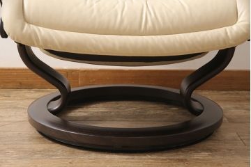 中古　超美品　EKORNES(エコーネス)　本革　ロイヤルシリーズ　オットマン付き　ストレスレスチェア(定価約46万円)(リクライニングチェア、アームチェア、椅子)(R-053070)