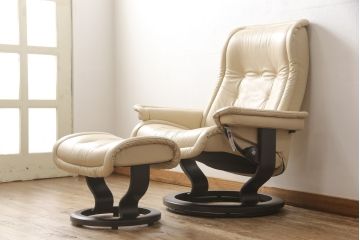 中古　超美品　EKORNES(エコーネス)　本革　ロイヤルシリーズ　オットマン付き　ストレスレスチェア(定価約46万円)(リクライニングチェア、アームチェア、椅子)(R-053071)
