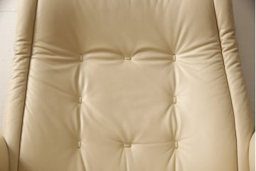 中古　超美品　EKORNES(エコーネス)　本革　ロイヤルシリーズ　オットマン付き　ストレスレスチェア(定価約46万円)(リクライニングチェア、アームチェア、椅子)(R-053071)