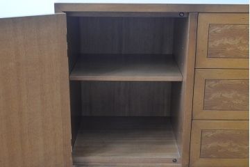 中古　美品　カリモク家具(karimoku)　domani(ドマーニ)　Morganton(モーガントン)　直線的でシンプルなデザインが目を引くサイドボード(定価約38万円)(ローボード、収納棚、引き出し、キャビネット)(R-053073)