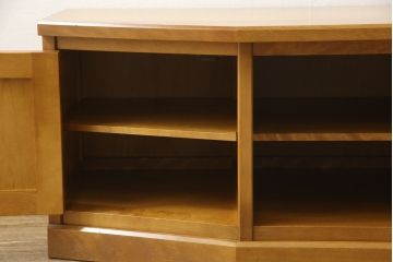 中古　北海道民芸家具　明るい木の色合いがナチュラルスタイルにぴったりなテレビボード(テレビ台、ローボード、収納棚)(R-053078)