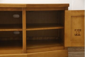 中古　北海道民芸家具　明るい木の色合いがナチュラルスタイルにぴったりなテレビボード(テレビ台、ローボード、収納棚)(R-053078)