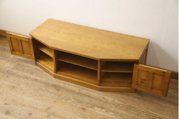 中古　北海道民芸家具　明るい木の色合いがナチュラルスタイルにぴったりなテレビボード(テレビ台、ローボード、収納棚)(R-053078)