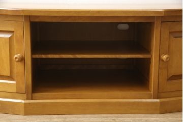 中古　北海道民芸家具　明るい木の色合いがナチュラルスタイルにぴったりなテレビボード(テレビ台、ローボード、収納棚)(R-053078)