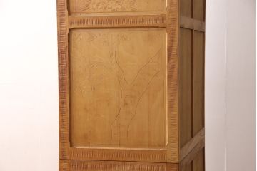 中古　美品　軽井沢彫り　珍しい色合いと大胆な彫り込みが目を引くワードローブ(洋服タンス、衣装箪笥)(R-053079)