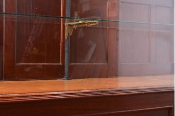 フランスアンティーク　マホガニー材　重厚感ある佇まいが目を引くガラスケース(ショーケース、カウンターテーブル、店舗什器)(R-053085)