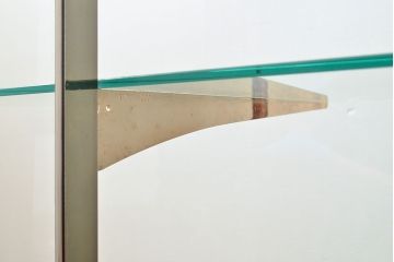 フランスアンティーク　真鍮フレーム　脚の凝ったデザインが魅力的なR型ガラスケース(ショーケース、カウンターテーブル、店舗什器)(R-053086)