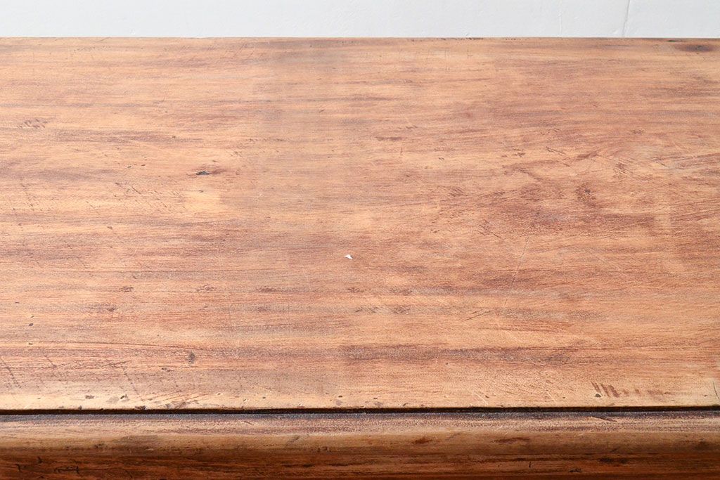 フランスアンティーク パイン材 味わいのある佇まいが最高の雰囲気を醸し出すカウンターテーブル(サイドボード、キャビネット、引き出し、店舗什器)(R-053087)