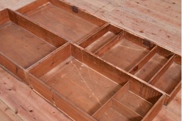フランスアンティーク パイン材 味わいのある佇まいが最高の雰囲気を醸し出すカウンターテーブル(サイドボード、キャビネット、引き出し、店舗什器)(R-053087)