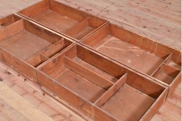 フランスアンティーク パイン材 味わいのある佇まいが最高の雰囲気を醸し出すカウンターテーブル(サイドボード、キャビネット、引き出し、店舗什器)(R-053087)
