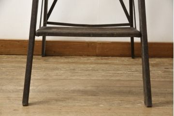 フランスアンティーク　スチール　一風変わったデザインが面白い脚立(ラダー、ステップ、飾り台)(R-053089)