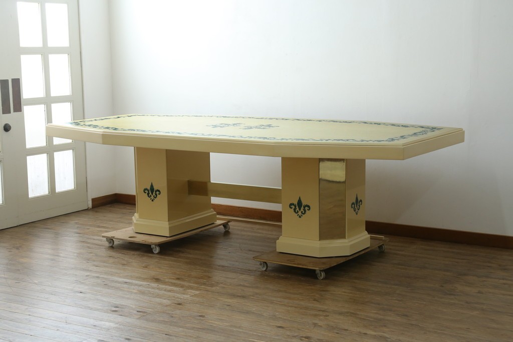 中古　フランス高級家具　八角形の天板が珍しい!お洒落なデザインが魅力の大型ダイニングテーブル　定価約130万円　(R-053090)