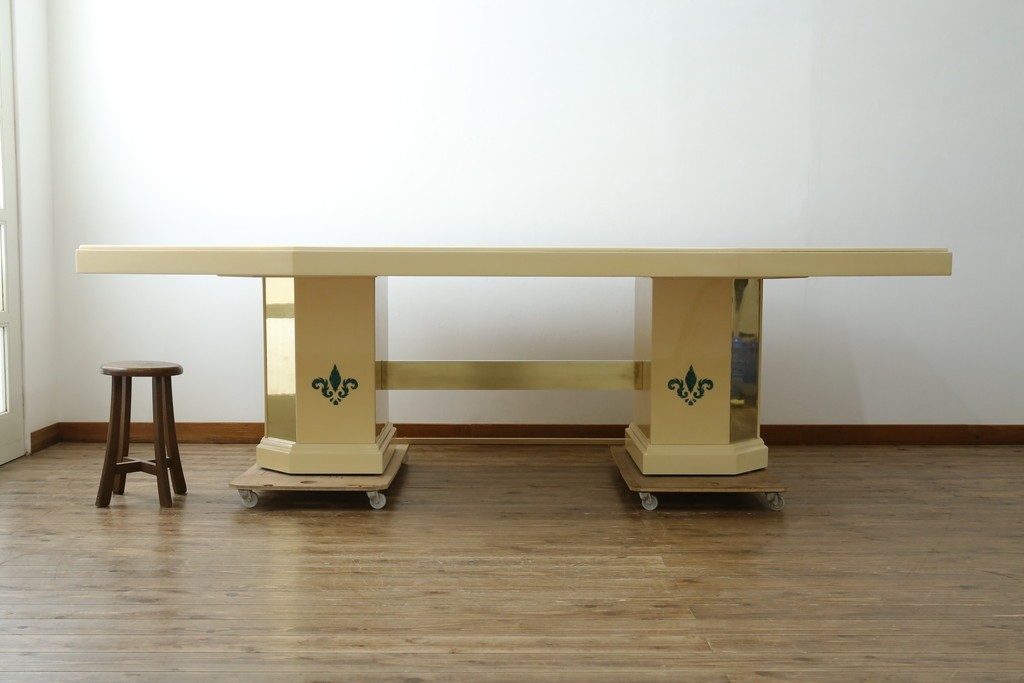 中古　フランス高級家具　八角形の天板が珍しい!お洒落なデザインが魅力の大型ダイニングテーブル　定価約130万円　(R-053090)