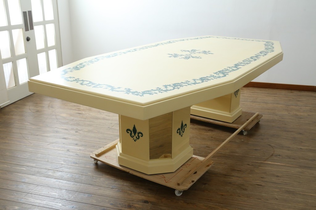 中古　フランス高級家具　八角形の天板が珍しい!お洒落なデザインが魅力の大型ダイニングテーブル　定価約130万円　(R-053090)