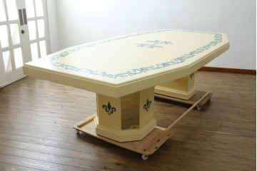 中古　フランス高級家具　八角形の天板が珍しい!お洒落なデザインが魅力の大型ダイニングテーブル　定価約130万円　(R-053090)