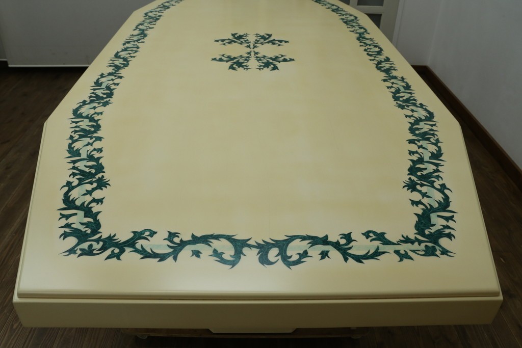 中古　フランス高級家具　八角形の天板が珍しい!お洒落なデザインが魅力の大型ダイニングテーブル　定価約130万円　(R-053090)