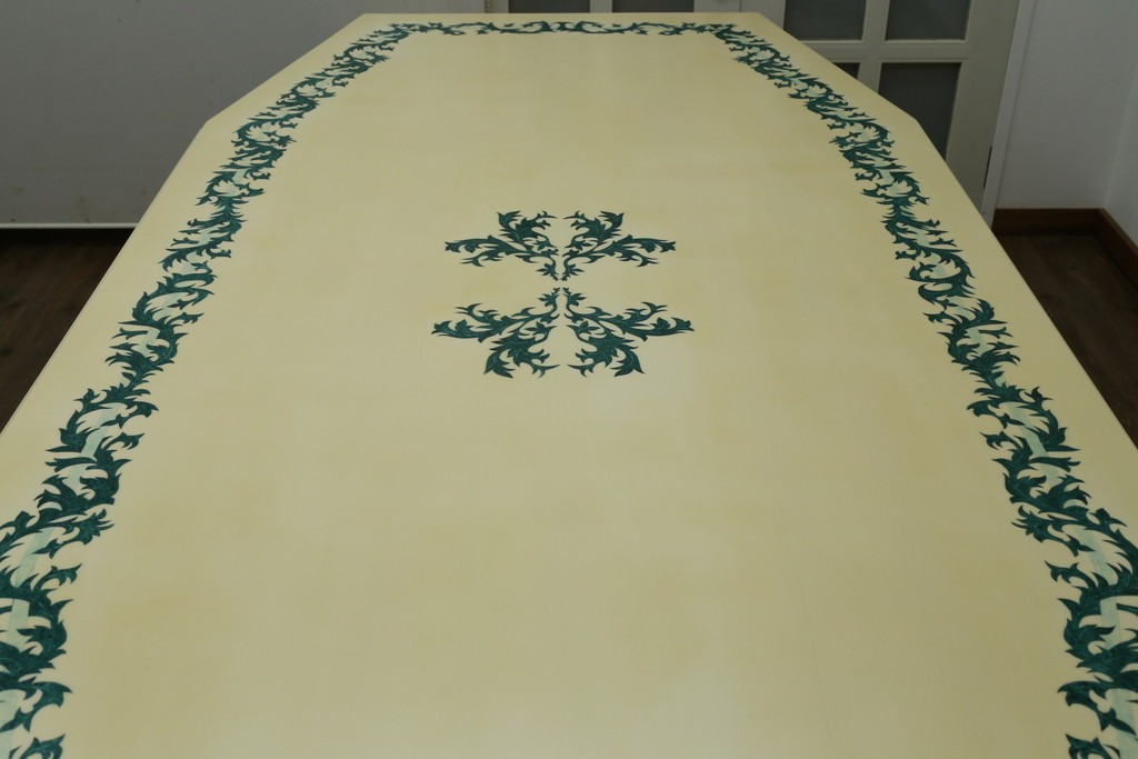 中古　フランス高級家具　八角形の天板が珍しい!お洒落なデザインが魅力の大型ダイニングテーブル　定価約130万円　(R-053090)